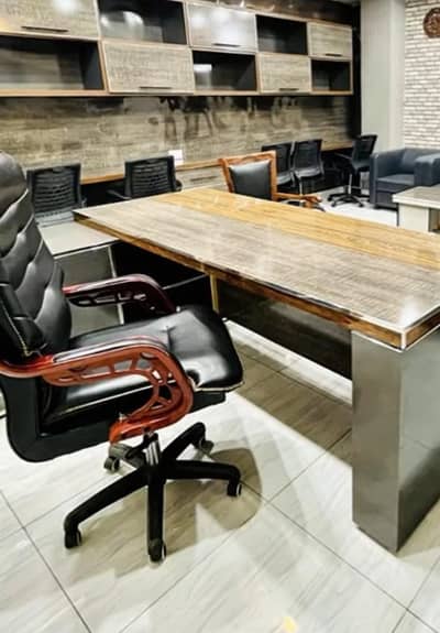 need a well proffesionaled female for social media markrting