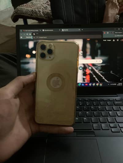 Selling my iPhone 11 Pro Max 256GB in Gold color.