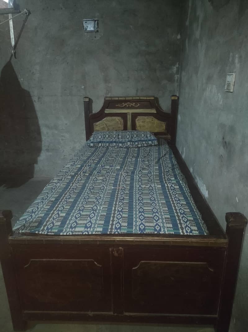 Single Bed without matress 0
