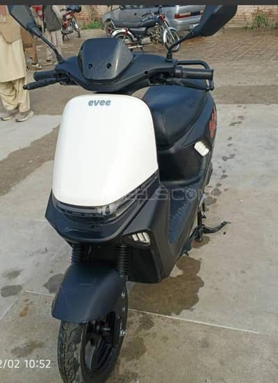Evee S1 Model like Brand New Full Quoted Scooty Available 10/10Conditn