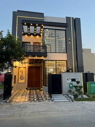 5 Marla Luxury House Fore Sale in Park View City, Lahore.