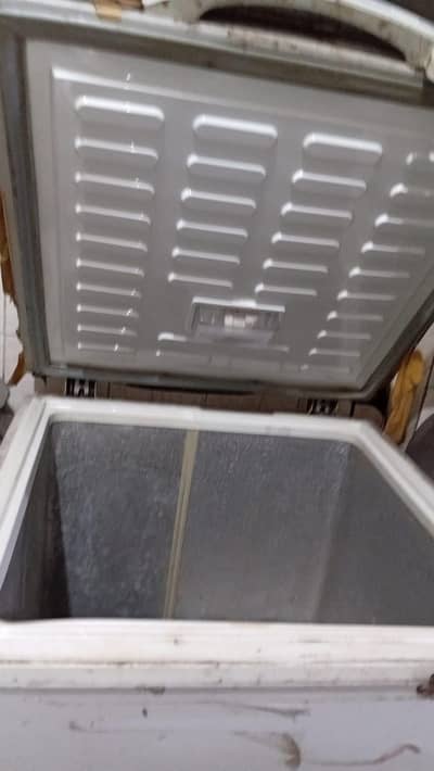 Dawlance Refrigerators all is ok sirf sheet thori kharab ha all is ok