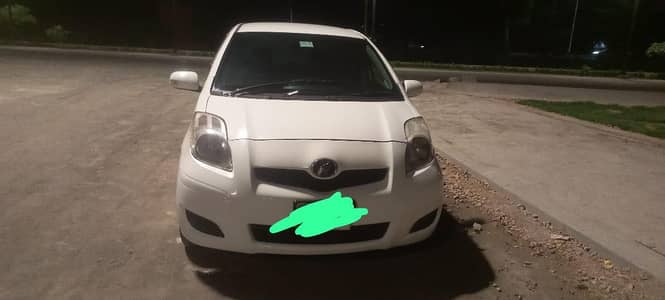 Toyota Vitz For sell 2013 model white color