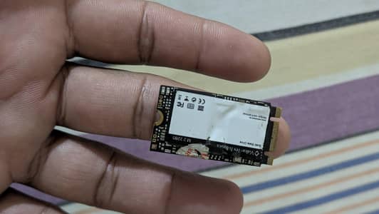 M2 SSD 256 GB Health 100% Performance 100%.