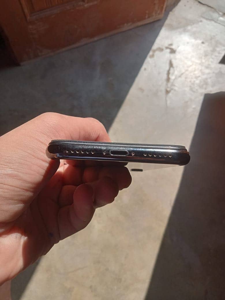 iphone X exchange offer available with an model 5