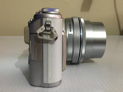 Olympus mirrorless pen 8 camera