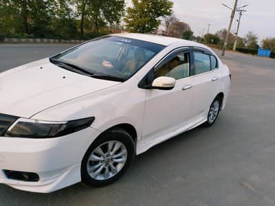 پیسے کے 2016 ماڈر نیٹ اینڈ کلین میں بلیک کلر پاس کرتے ہیں