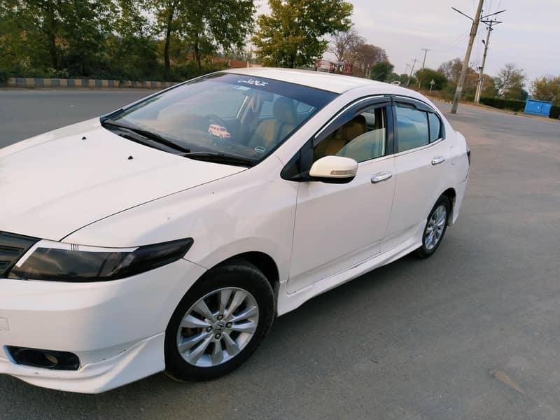 پیسے کے 2016 ماڈر نیٹ اینڈ کلین میں بلیک کلر پاس کرتے ہیں 0