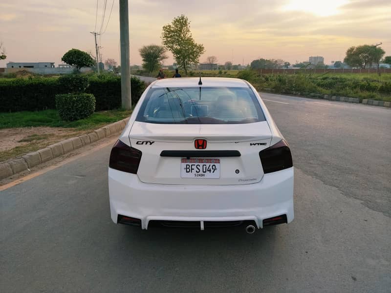 پیسے کے 2016 ماڈر نیٹ اینڈ کلین میں بلیک کلر پاس کرتے ہیں 3