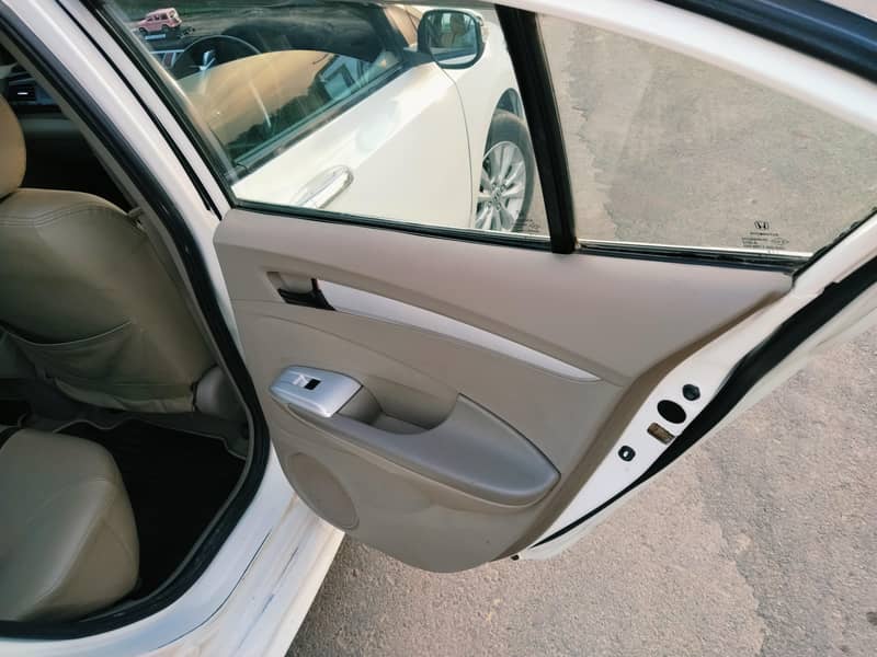 پیسے کے 2016 ماڈر نیٹ اینڈ کلین میں بلیک کلر پاس کرتے ہیں 4