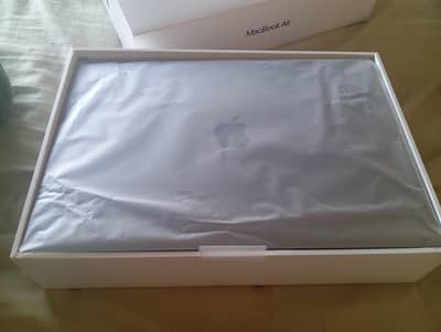 Macbook air M1 chip 256/8 355 battery cycles and 85% battery health