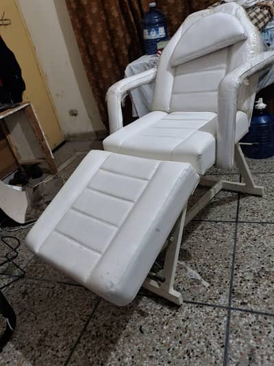 Parlor / Salon Adjustable Chair for Sale – Like New