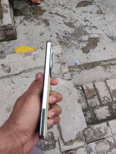 Infinix hot 40 completely box charge available