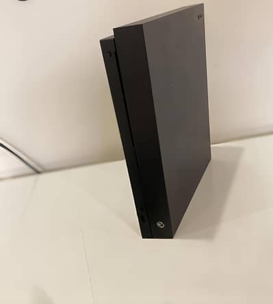 Xbox One X 1TB