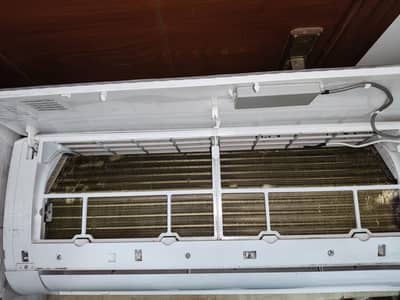 *NOT WORKING* 1.5 Ton Haier NON-Invertor Split AC