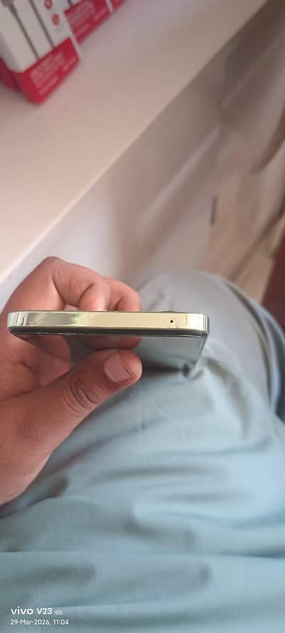 THIS IS IN NEW CONDITION WARRANTY CARD IS NOT ACTIVE