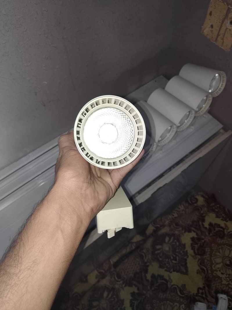 LED FOCUS CEILING LIGHT 4