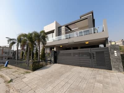 RAMZAN MUBARAK OFFER YOUR DREAM HOME With LUSH GREEN LAWNS & ENORMOUS EXTRALAND CENTRAL LOCATION