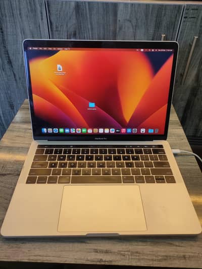 MacBook pro core i5 16gb ram 512 SSD 13inch touch bar touch id 2017