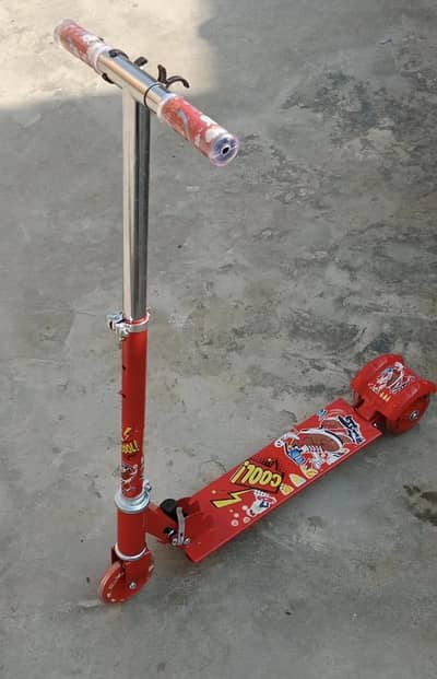 Portable 3-Wheel Flashing Scooter for Kids 6-14 Years