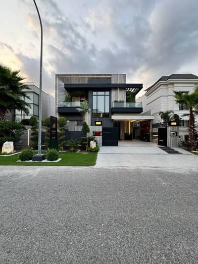 KANAL FURNISEH EYE CATCHING SUPERB LUXURY BUNGALOW FOR SALE