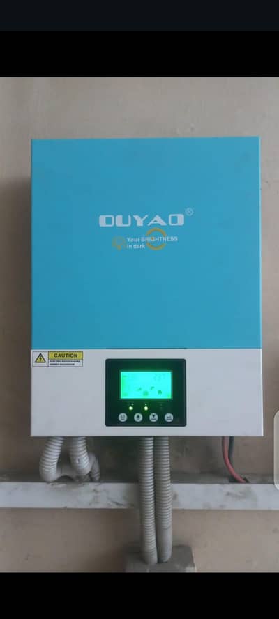 2.5 kw hybrid solor inverter 24 v  only 1 years used s
