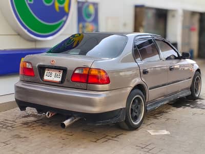 Honda Civic 2000 1.6 Automatic.
