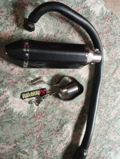 akrapovic exhaust new untouched with pipe ybr 10/10