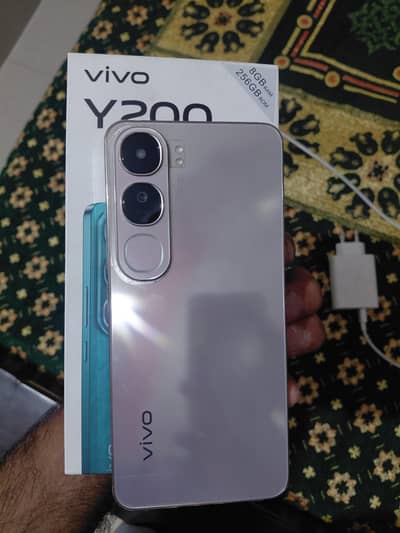 Vivo y200 16/256 PTA with box charger lush
