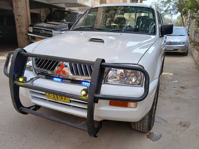 Mitsubishi L200 4×4  double cabin Thailand