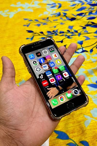 iPhone SE 2020 - 64GB - Dual SIM Official Approved - Sell & Exchange