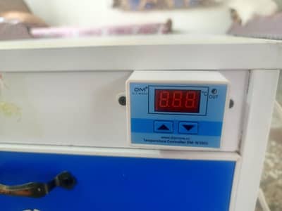 incubator for sale low rate (60 eggs)
