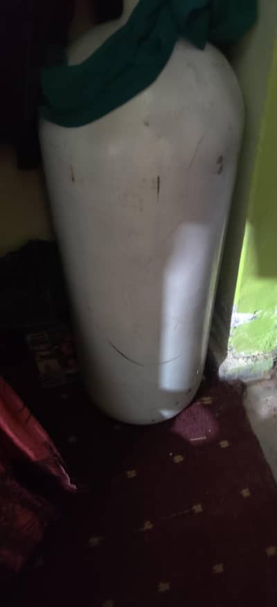 CNG cylinder company with xli fitting