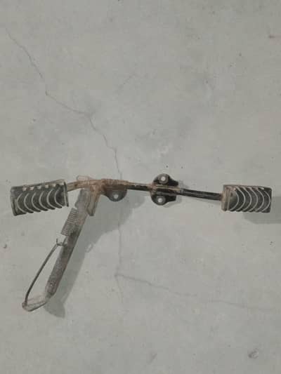 Honda CD70 Footrest Baar Complete But Little Damage