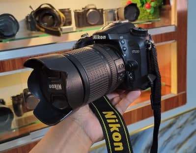Dslr Nikon d7200 (10/10++) Just like new (Nikon 18-140mm)