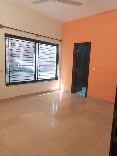 Upper portion for rent in i-8/3 Islamabad