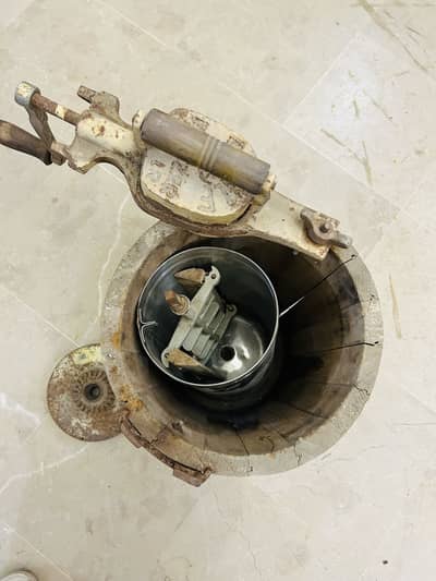 Manual Ice Cream Maker Machine (Working Condition))