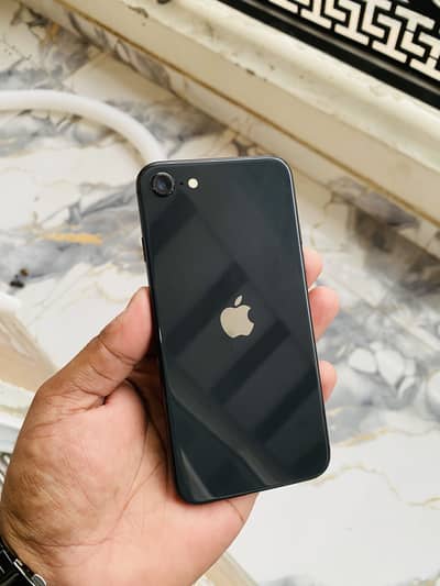 iPhone SE (64gb)FU Sim working urgent Sale. 0:3:0:9:1:0:1:8:1:2:3