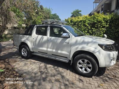 Toyota Hilux D 4D automatic model 2013 1st owner bumper to bumper 100%