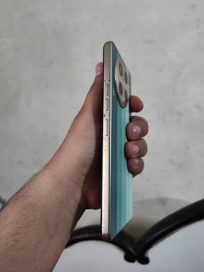 Tecno Camon 30. . . .     . . . . 03186700323