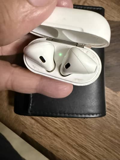Apple Airpods 2 condition 9/10 only No Box and Charging Cable