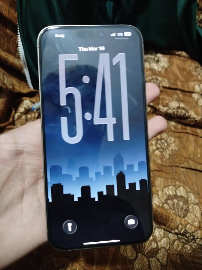 iPhone 15 pro max 0