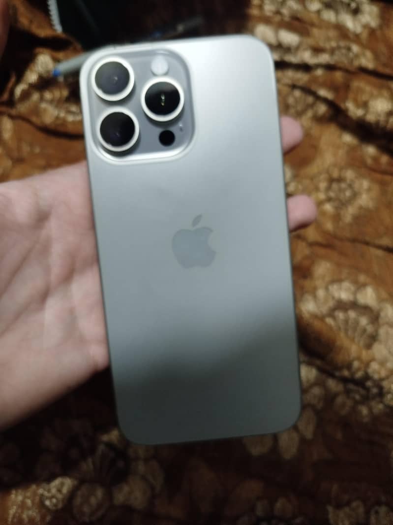 iPhone 15 pro max 2