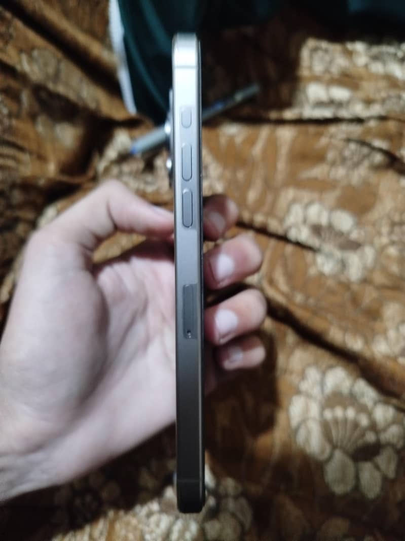 iPhone 15 pro max 3