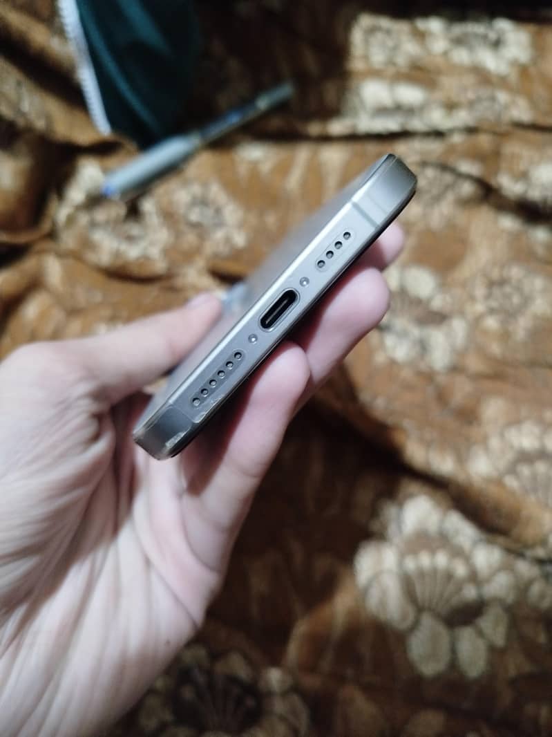 iPhone 15 pro max 4