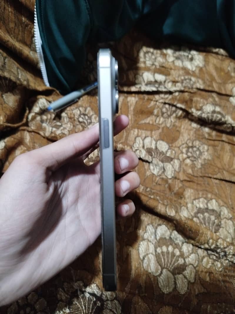 iPhone 15 pro max 5
