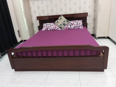 Bed with 2 side tables and mattress