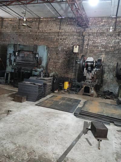 bending pres k liay helper aur karigar ki zrort hy