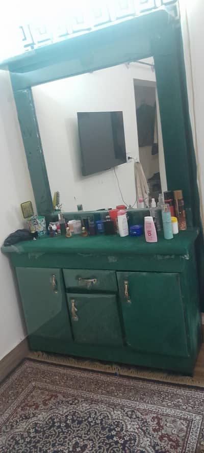 king bed with 1 dressing table and 2 side tables