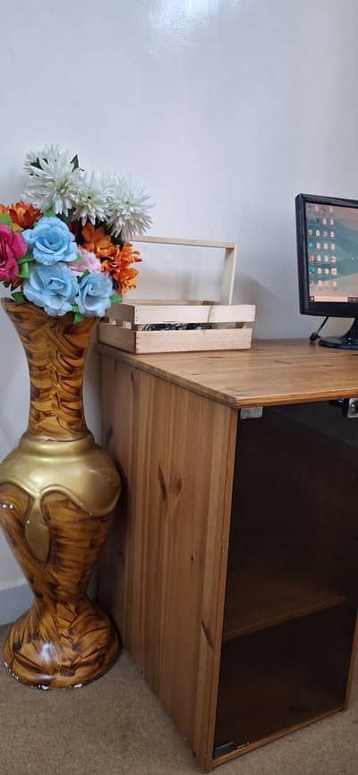 Elegant Floor Vase – Stylish Home Decor Piece